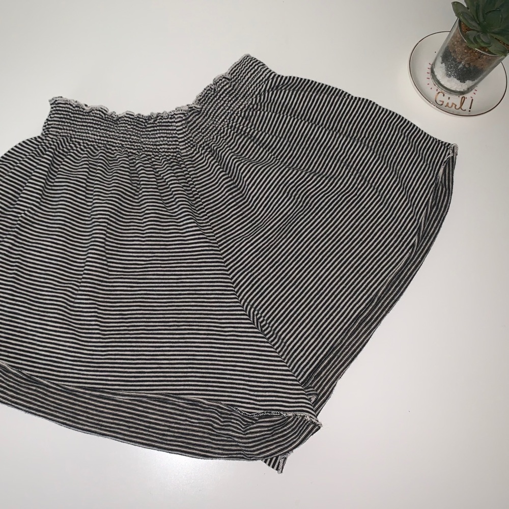 Brandy Melville black/white shorts